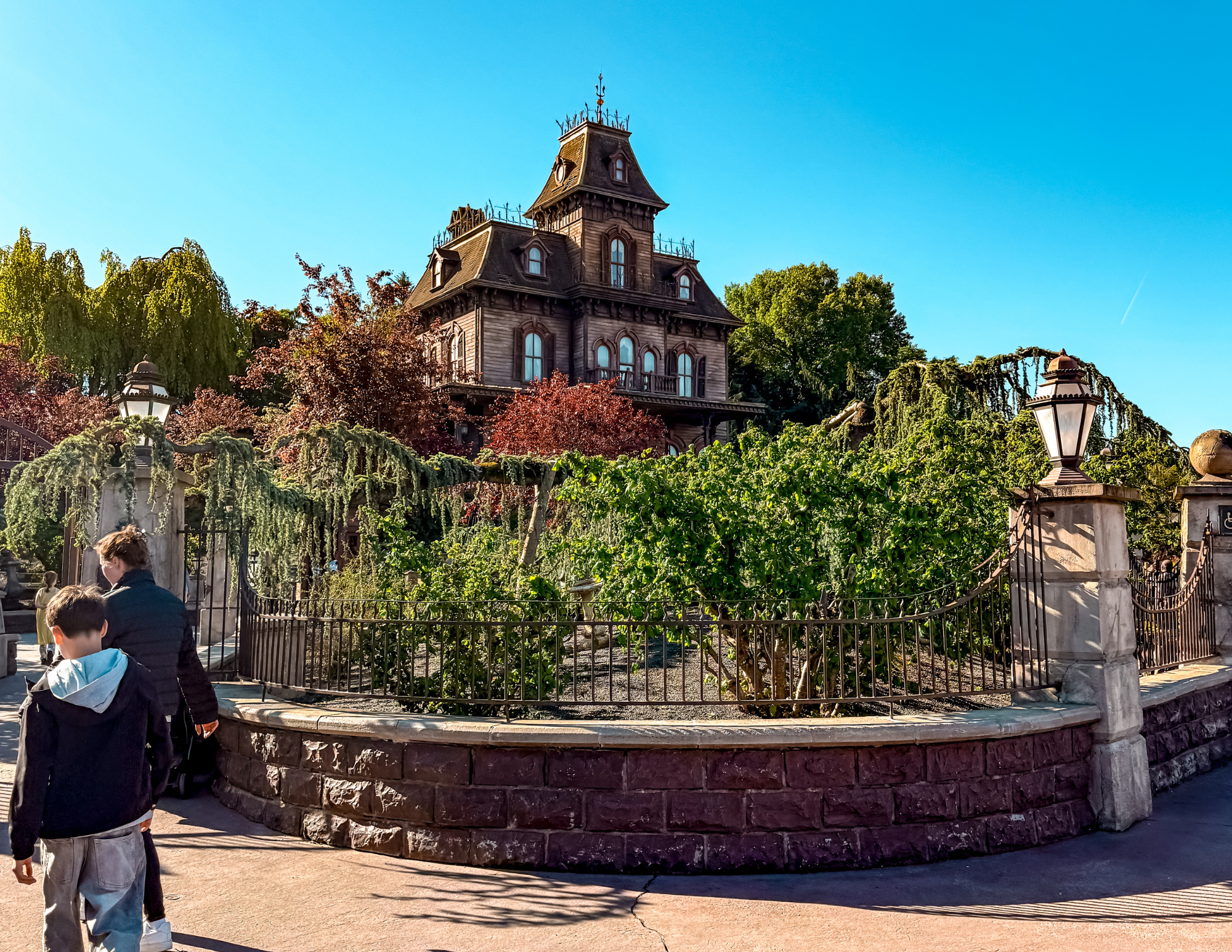 Disneyland Paris Guide (5).png